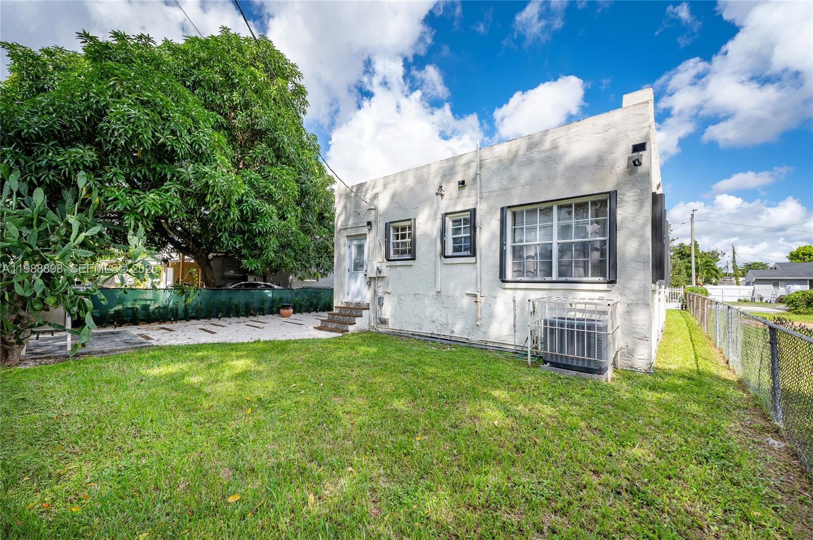 17TH AVE MANOR - Residential