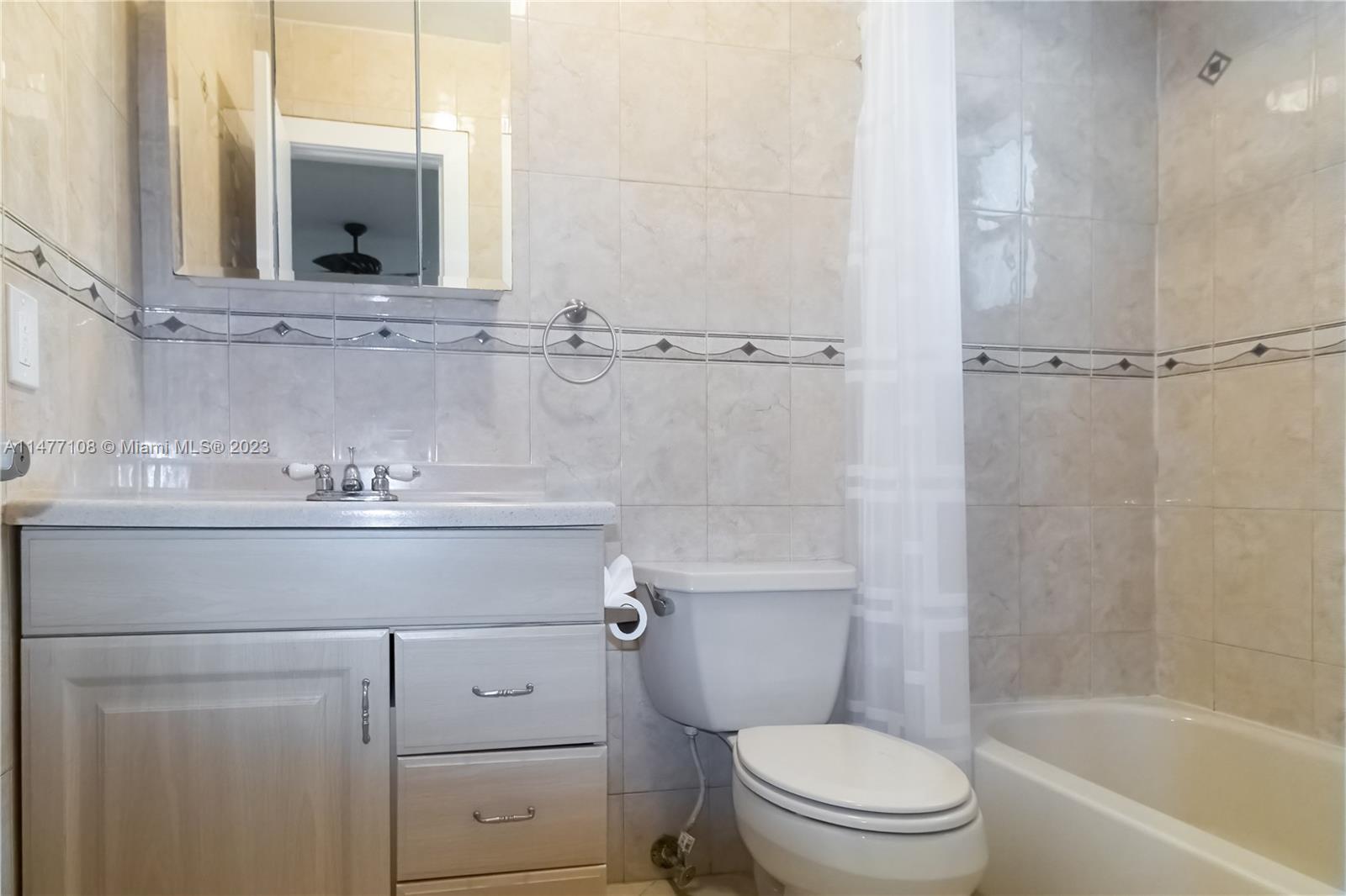 ELSINORE BEACH BOULEVARD - Residential Income