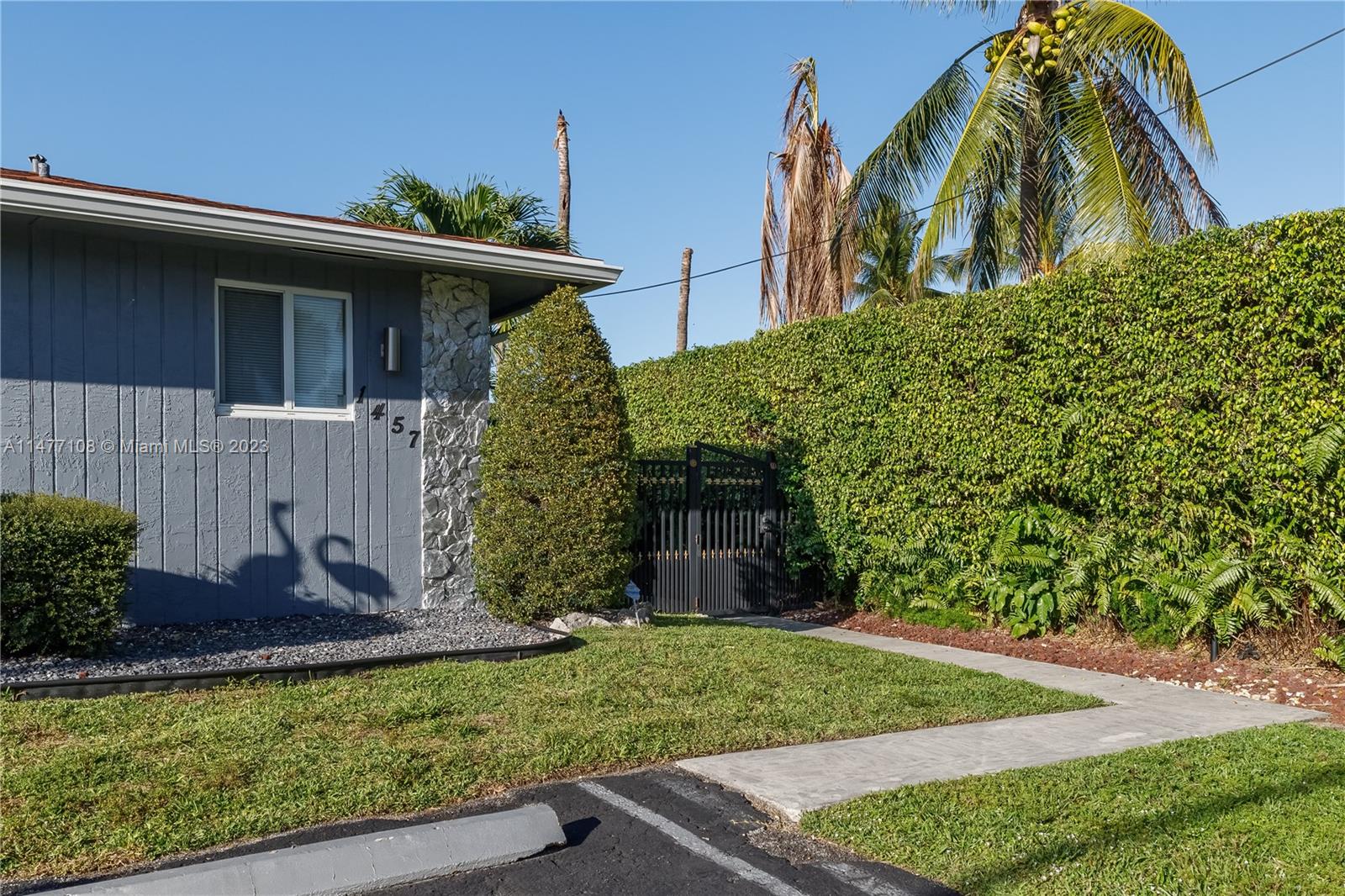 ELSINORE BEACH BOULEVARD - Residential Income