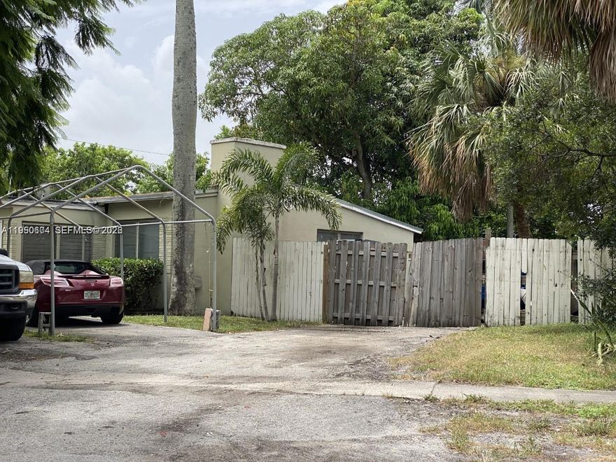 Excellent location in Fort Lauderdale. Situated in a well-established residential neighborhood, this property is just minutes from Downtown Fort Lauderdale, Las Olas Boulevard, Fort Lauderdale–Hollywood International Airport (FLL), beaches, shopping, dining, and major highways. It offers easy access to key destinations while maintaining a quiet residential setting. A great opportunity for both end-users and investors in a highly desirable Broward County location.