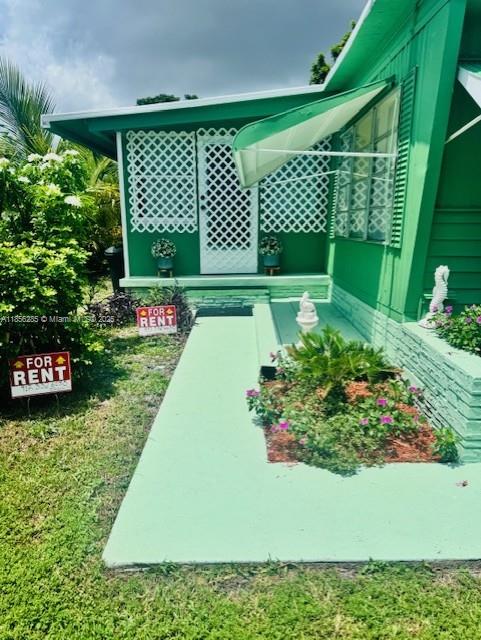 Welcome to your manufactured home studio, where comfort meets style in Everglades Lakes for 55+! This light-filled space features tile floors and ample natural light. Impeccably clean and well-maintained, this studio offers a serene environment, perfect for relaxing. Step outside to enjoy a private outdoor shower, adding a touch of luxury to your daily routine. With a cozy layout and inviting atmosphere, you'll feel right at home from the moment you step inside. Don't miss your chance to personalize this charming retreat! Schedule a showing today!