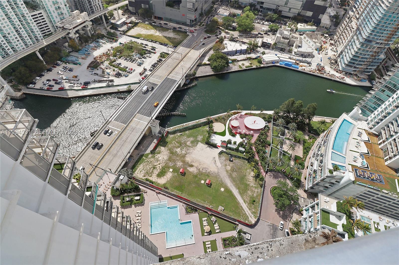 WIND CONDO - Residential