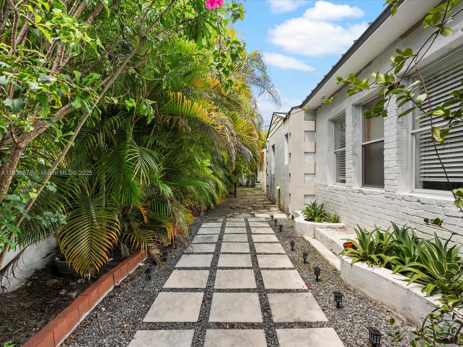 2700 SW 4th Ave