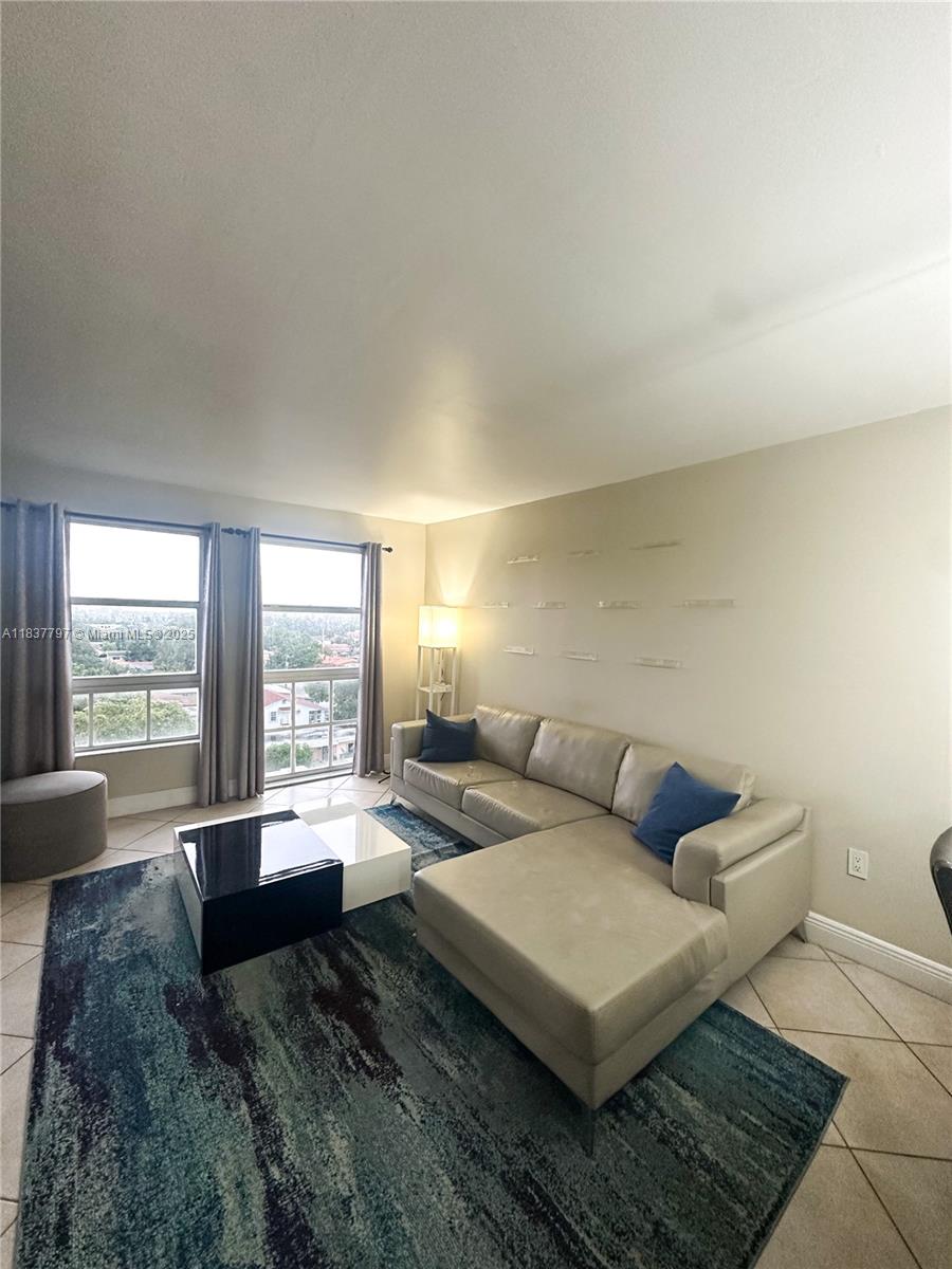 2351 Douglas Rd 702, Miami, FL, 33145/$360,000 3 2351 Douglas Rd 702
