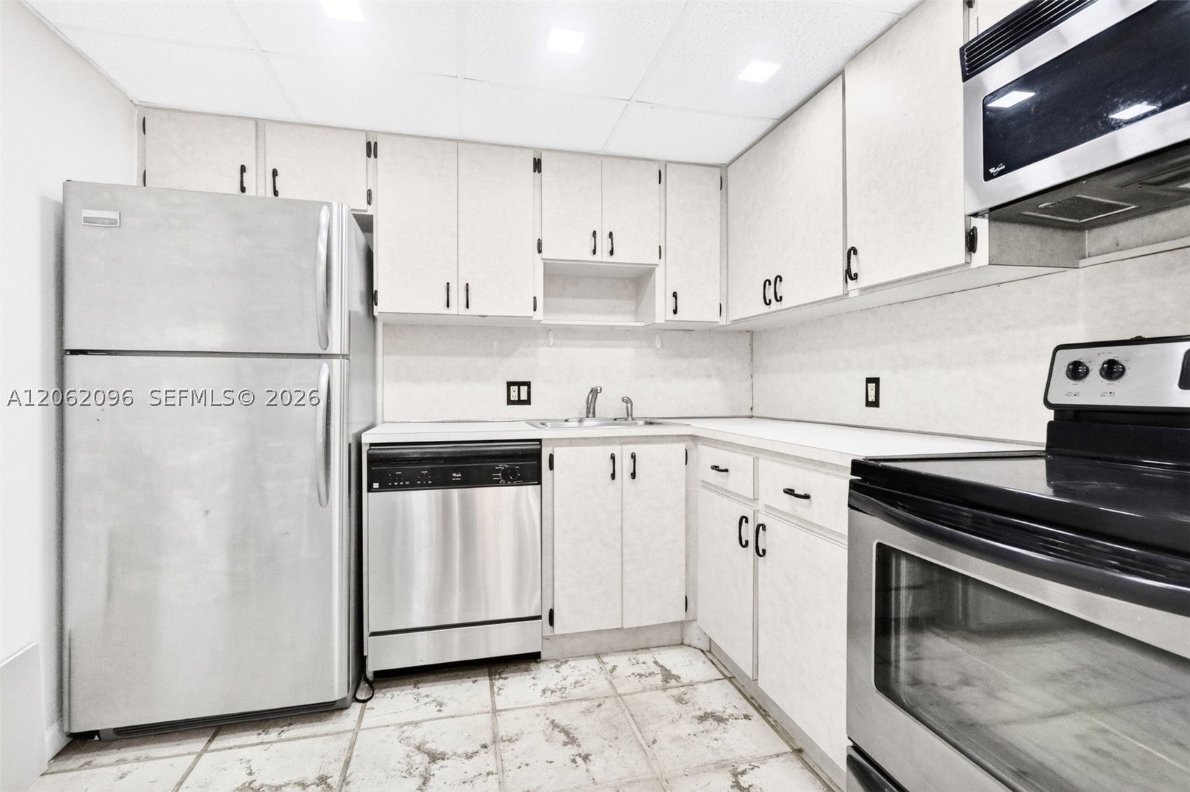 20335 W Country Club Dr 107