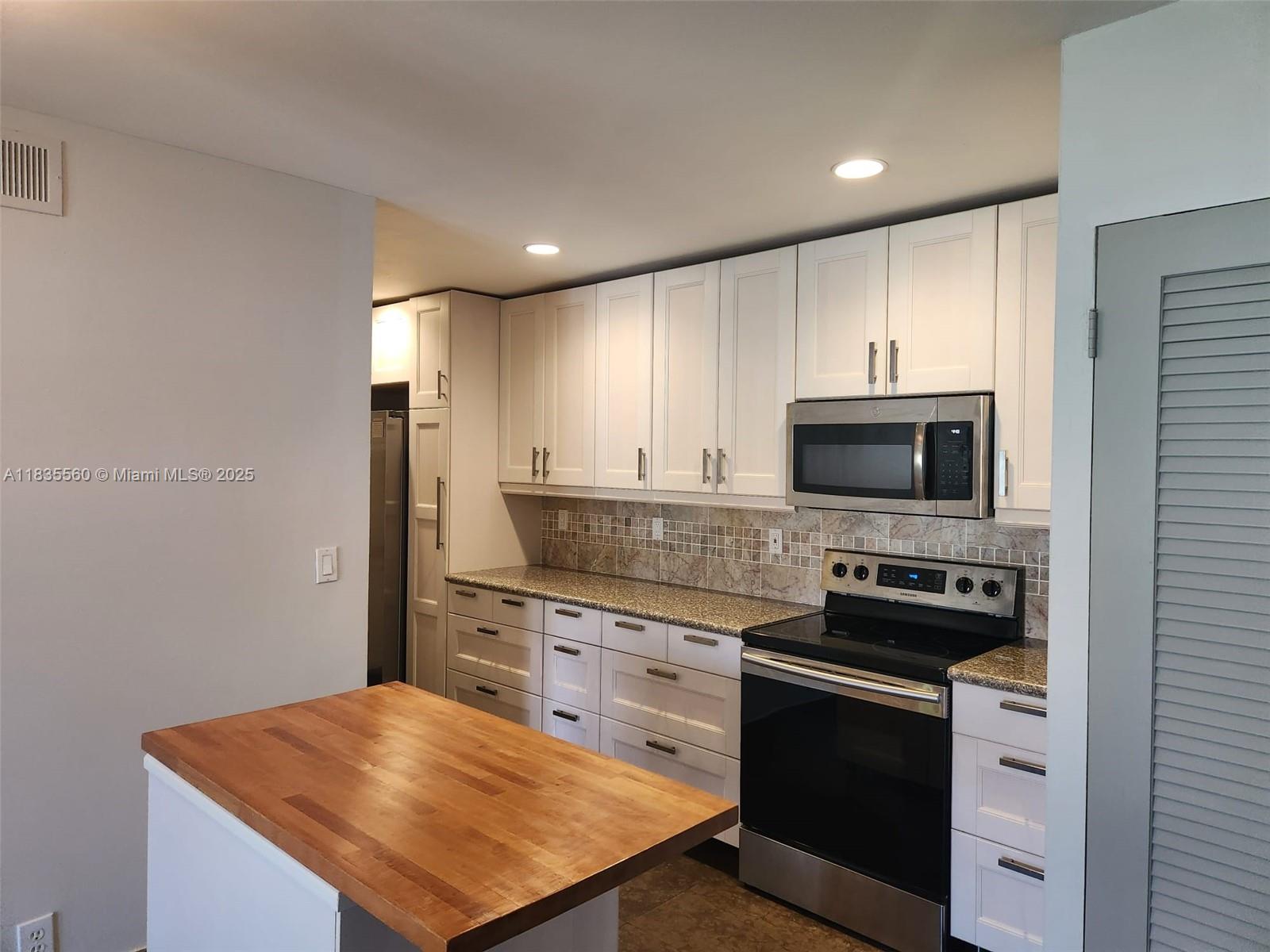 124 NE 19th Ct 206B
