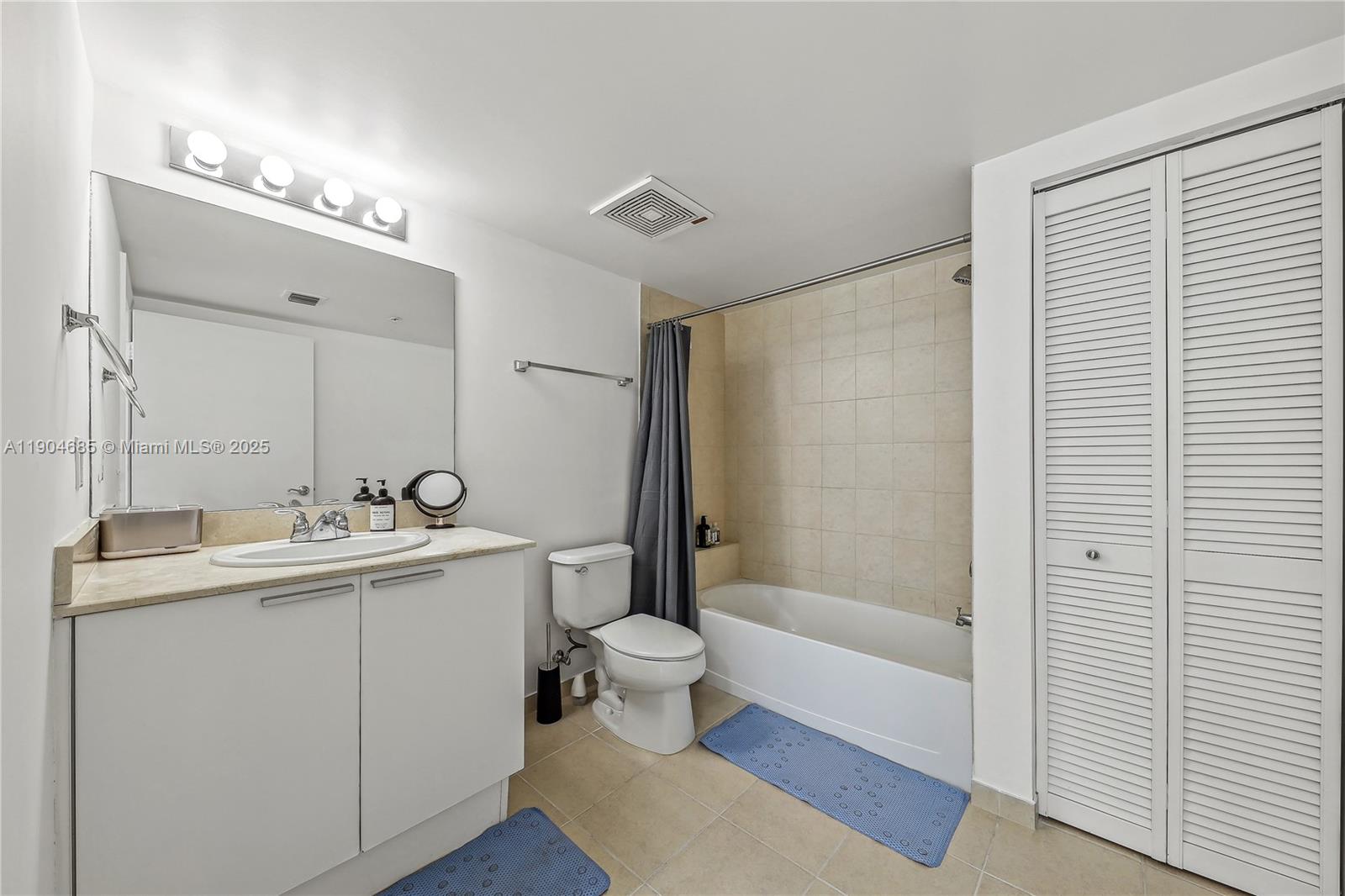 LA PERLA CONDO - Residential Lease