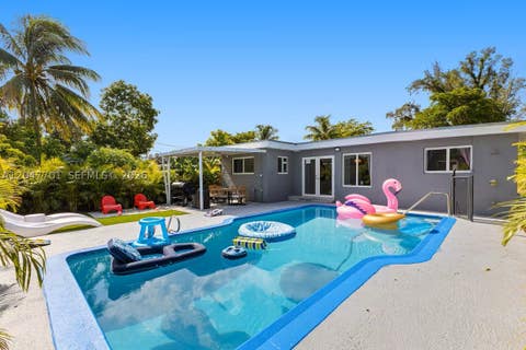 Tiny photo for 1240 NE 159th St, North Miami Beach, FL 33162 (MLS # A12047701)