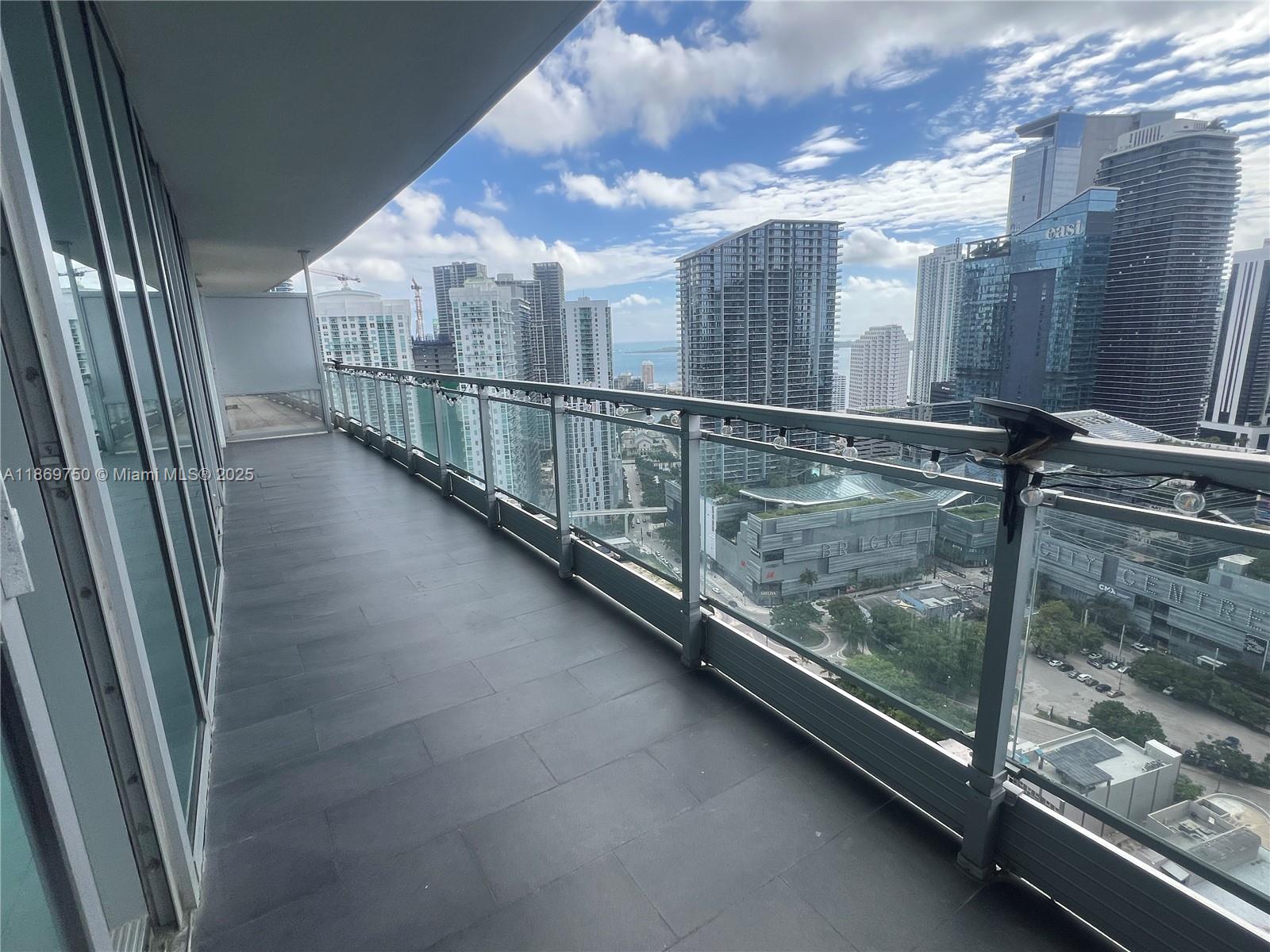 MINT CONDO - Residential