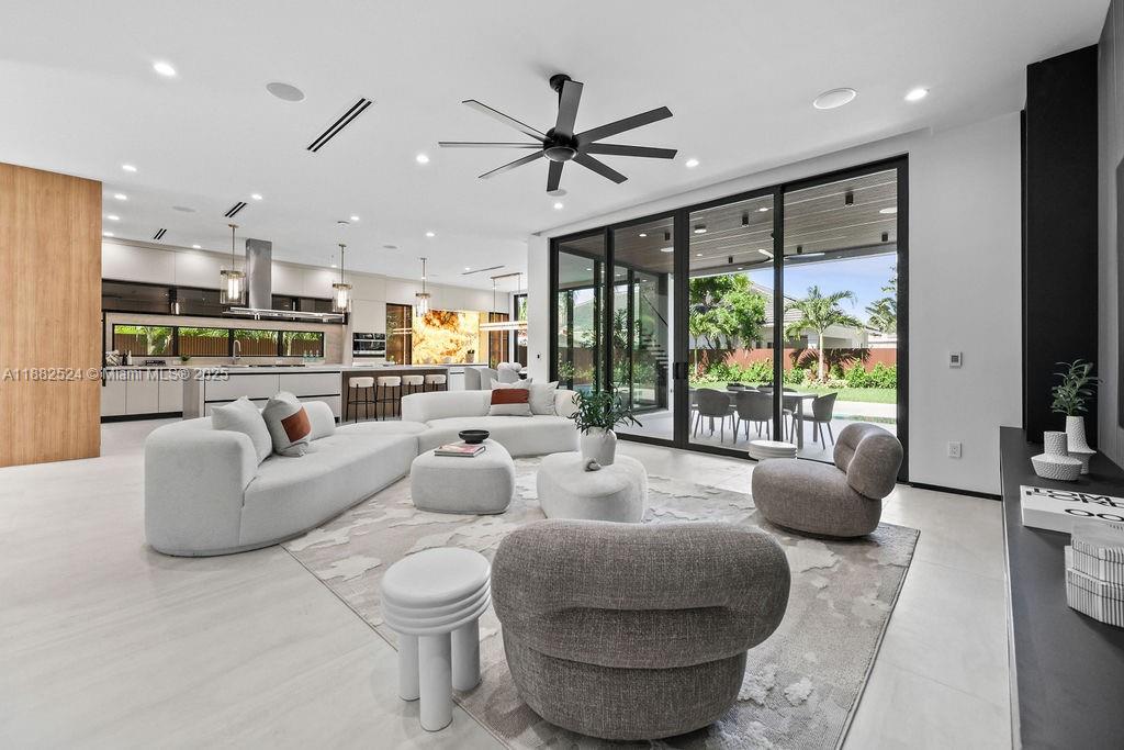 RIO VISTA ISLES - Residential