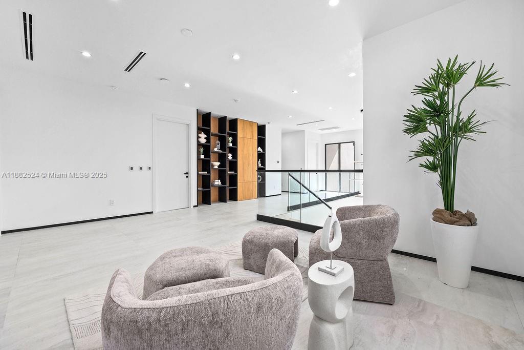 RIO VISTA ISLES - Residential