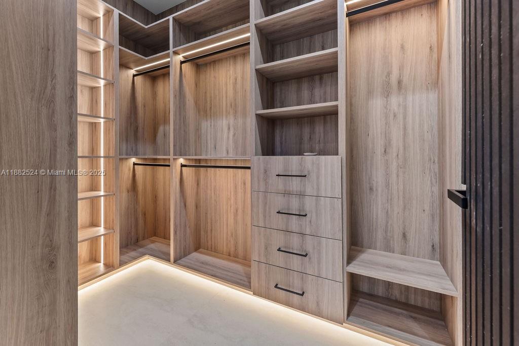 RIO VISTA ISLES - Residential