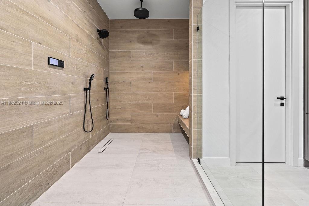 RIO VISTA ISLES - Residential