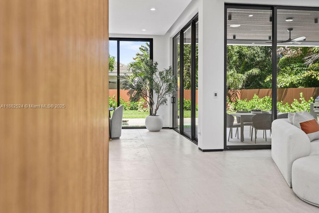 RIO VISTA ISLES - Residential