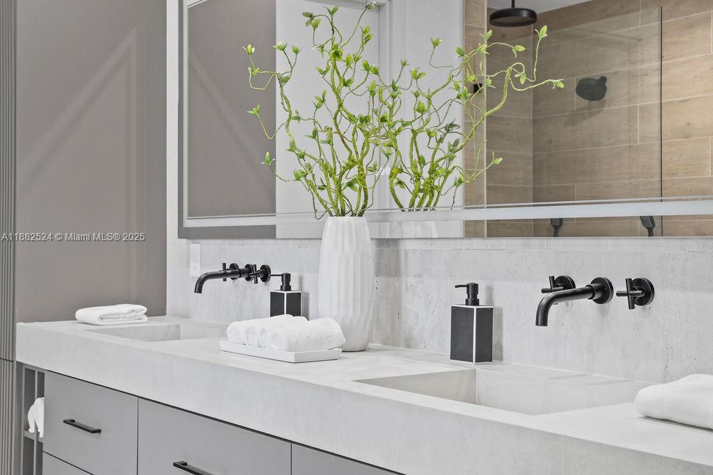 RIO VISTA ISLES - Residential