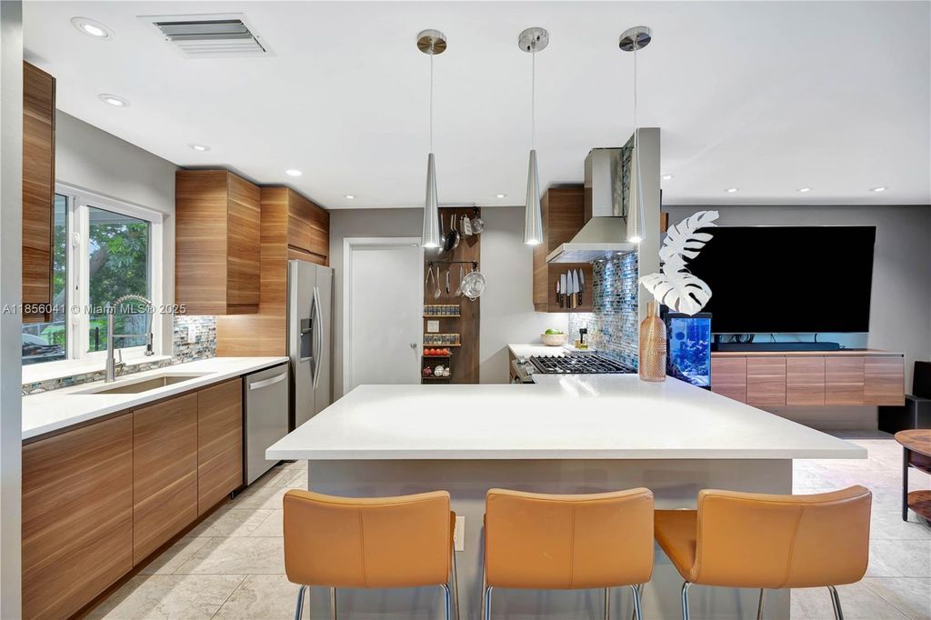 Photo of 553 Riverside Drive, Palm Beach Gardens, FL 33410 (MLS # A11856041)