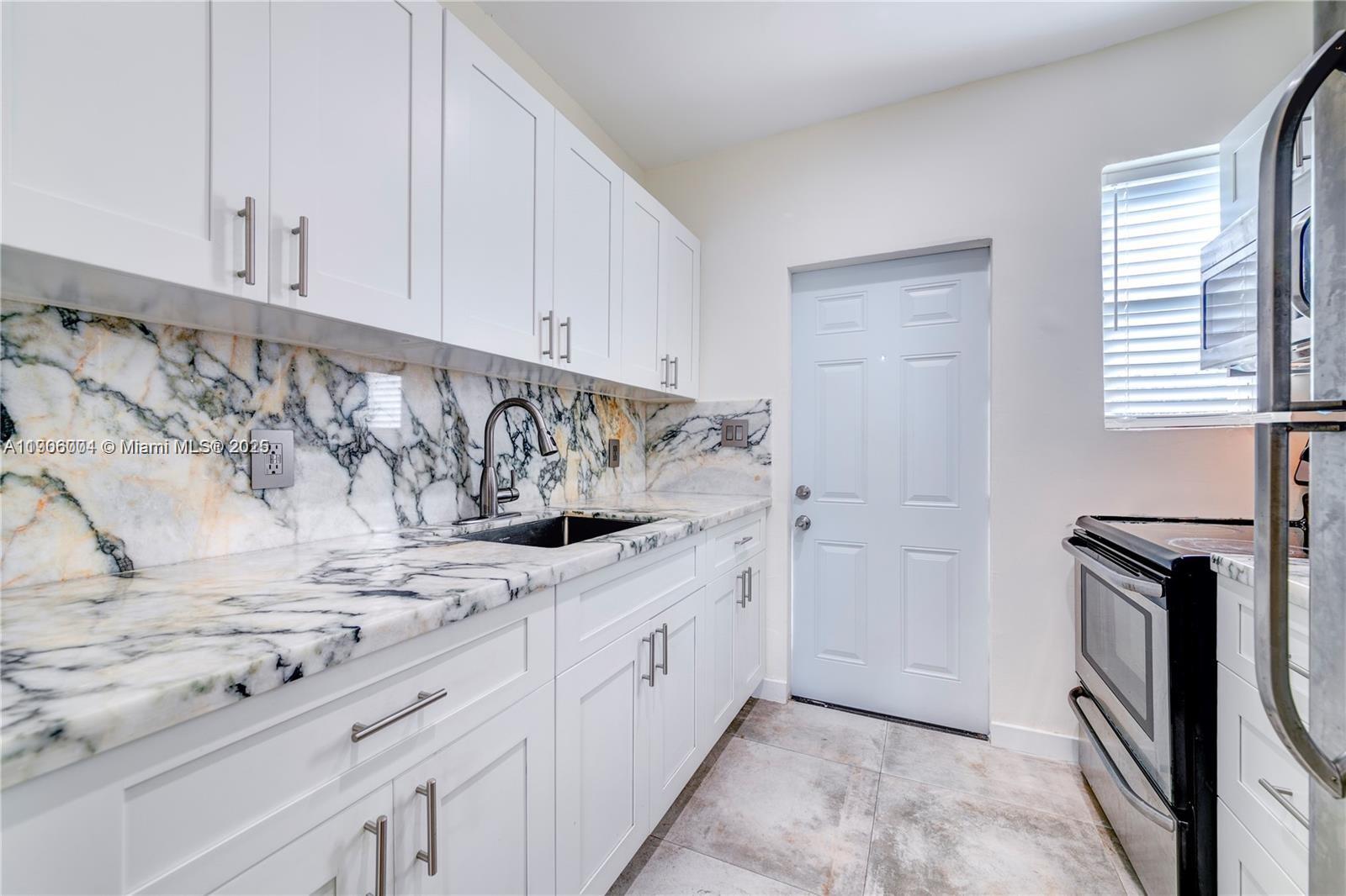 BISCAYNE BCH SUB - Residential Lease