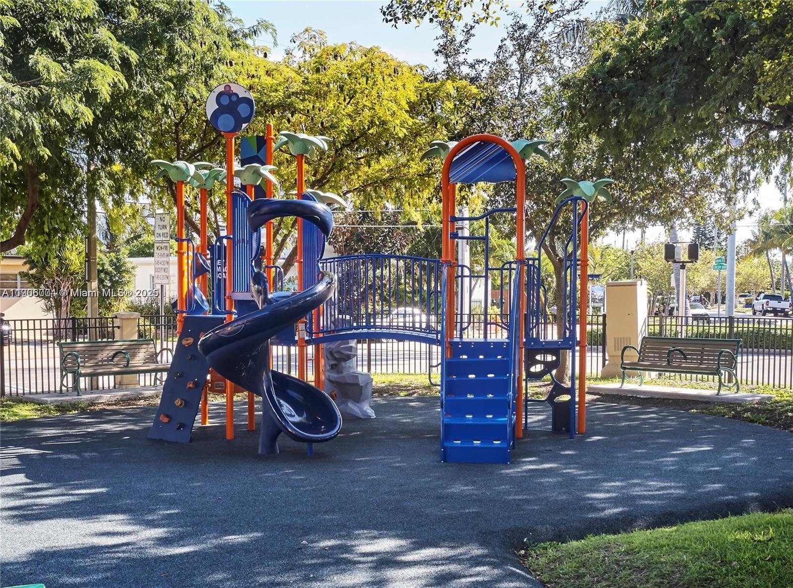 BISCAYNE BCH SUB - Residential Lease