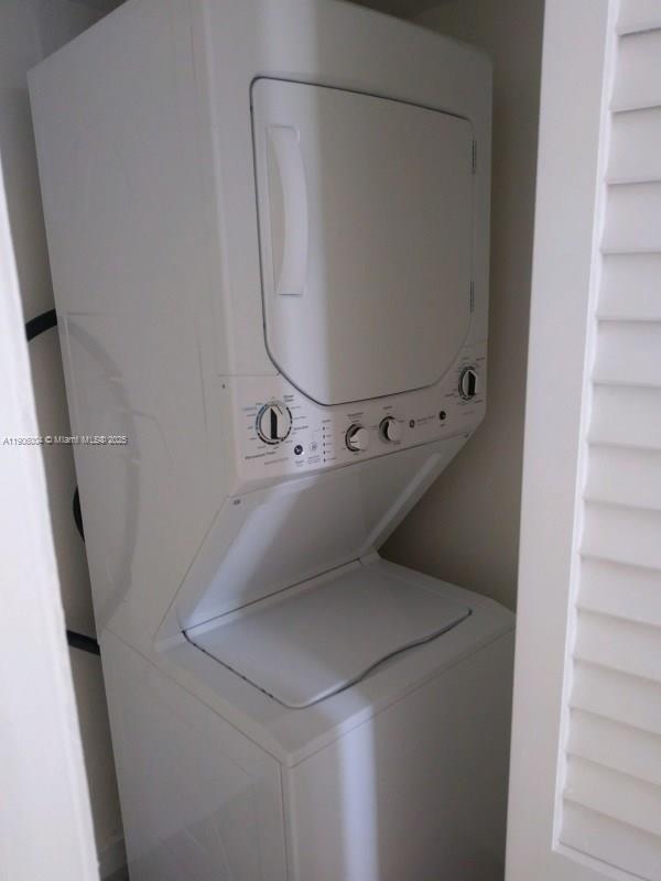 BISCAYNE BCH SUB - Residential Lease