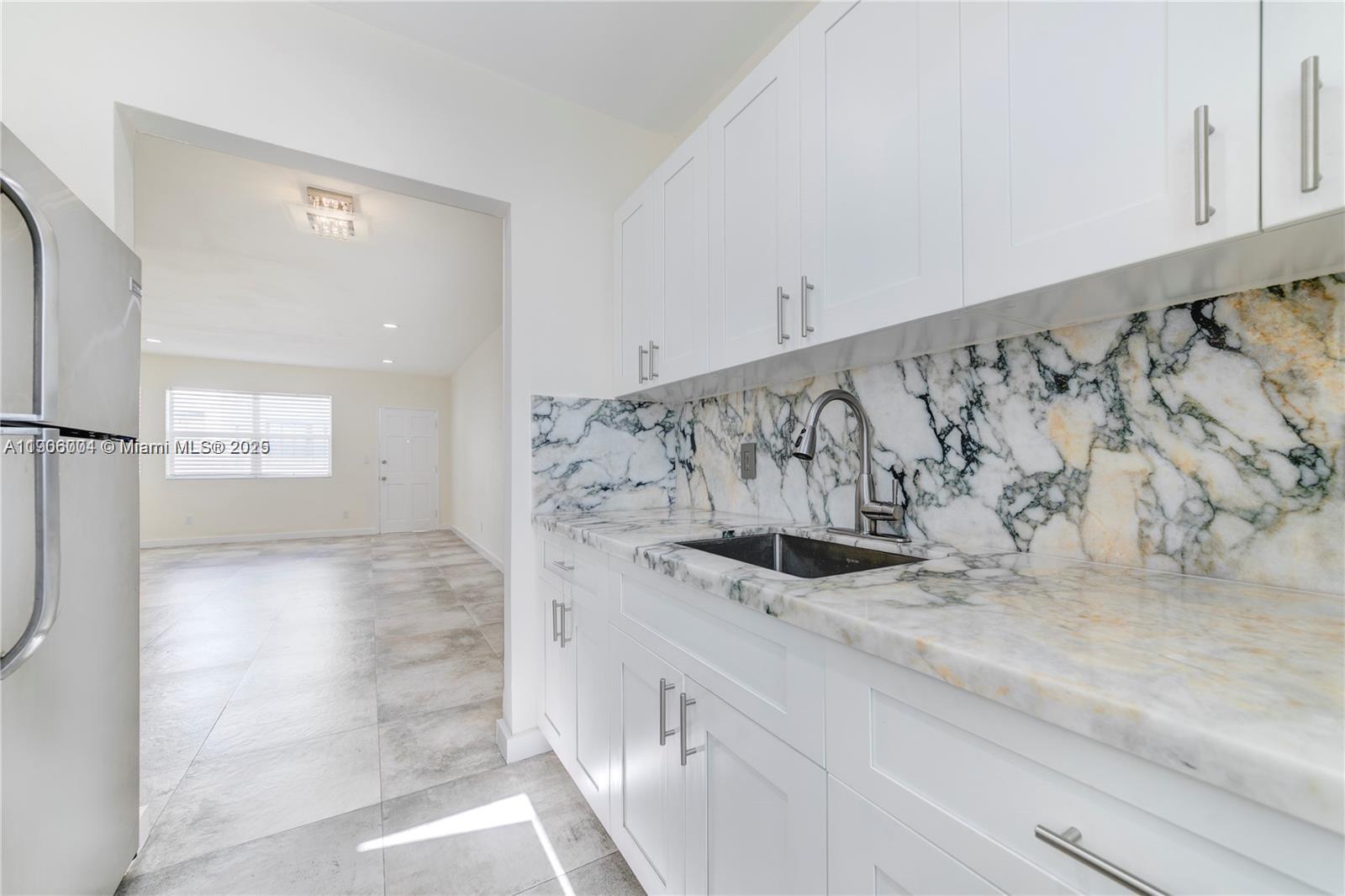 BISCAYNE BCH SUB - Residential Lease