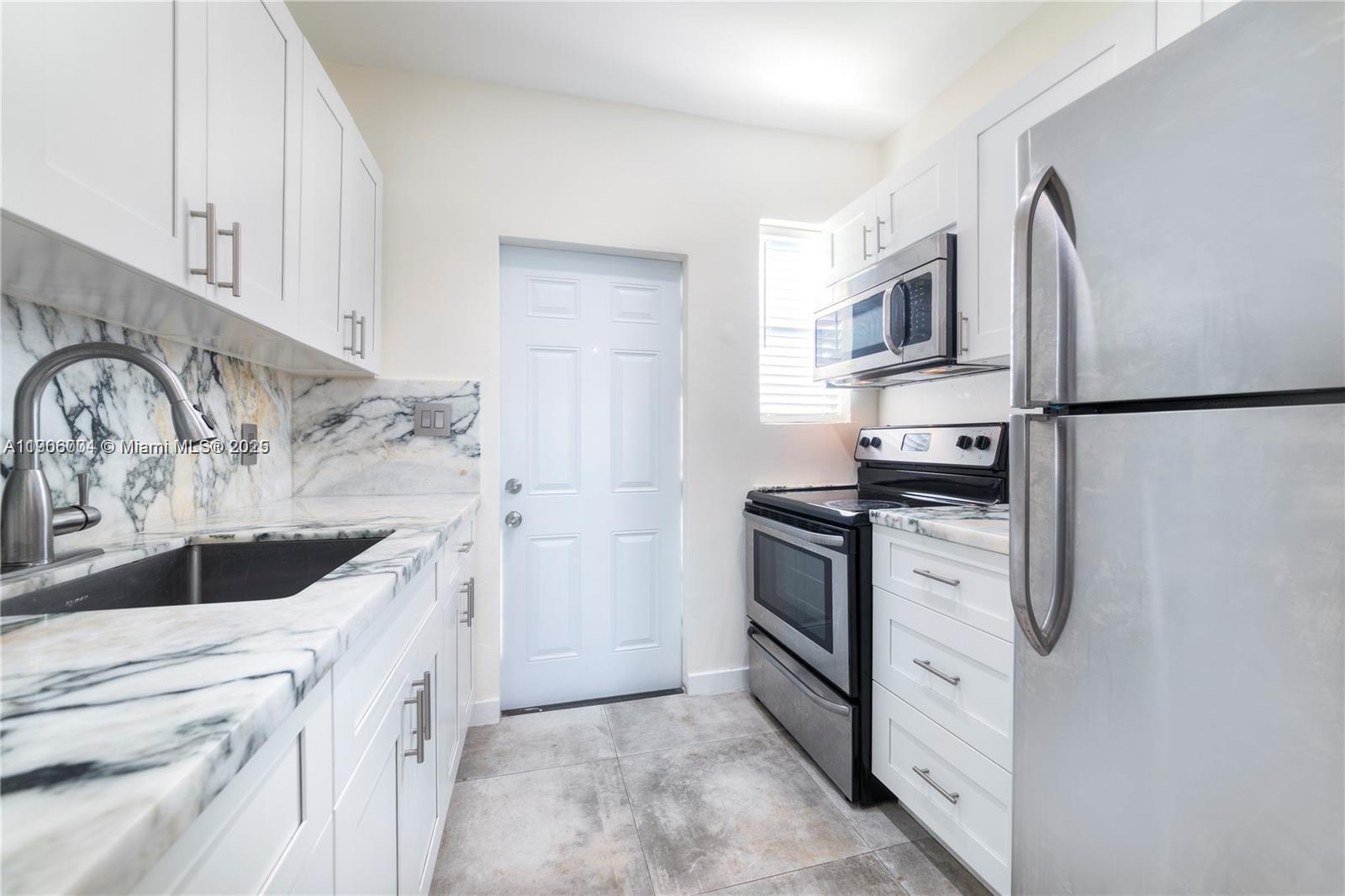 BISCAYNE BCH SUB - Residential Lease