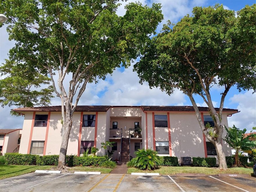 BEAUTIFULLY RENOVATED 3/2 1ST FLOOR CORNER UNIT. LARGE SCREENED IN PATIO. SPLIT BEDROOMS, CERAMIC TILE THROUGH  OUT. NEXT TO THE POOL. WALK TO EXCELLENT RATED SCHOOLS AND SHOPPING. CLOSE TO EXPRESSWAYS, AVENTURA AND THE BEACHES. NEW GUEST BATHROOM, STORAGE CLOSET. SERVICE DOG O.K. NEW ROOF, BUILDING WILL BE PAINTED SOON.  PLENTY OF PARKING. GUARD GATE IS OPEN AND WILL FIXED. PICK-UP TRUCKS O.K.