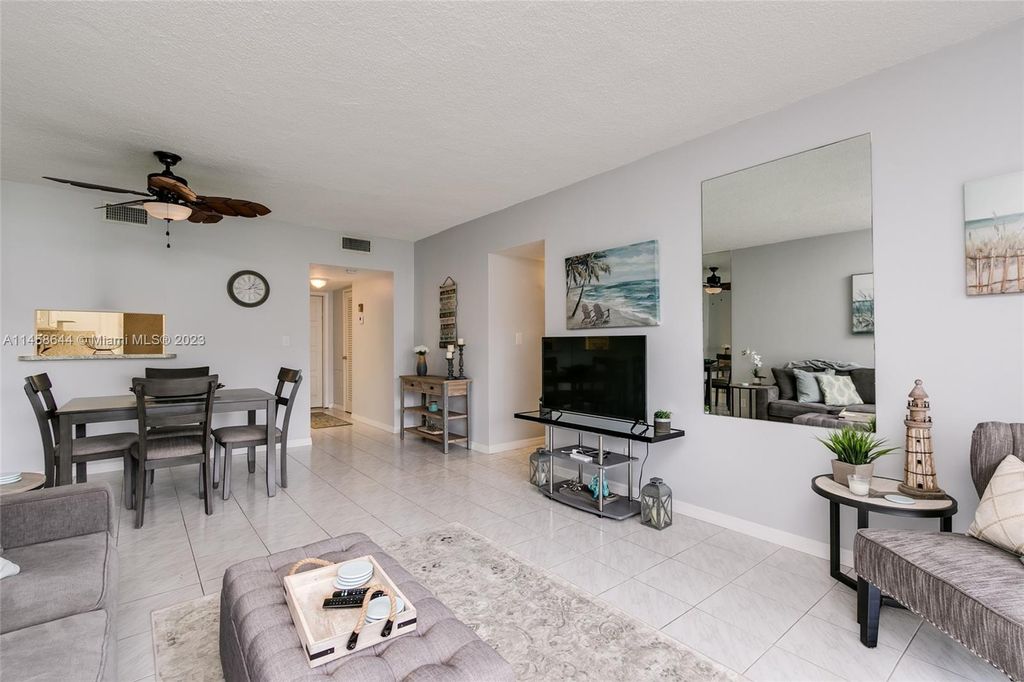 Photo of 1001 Hillcrest Ct #102, Hollywood, FL 33021 (MLS # A11458644)