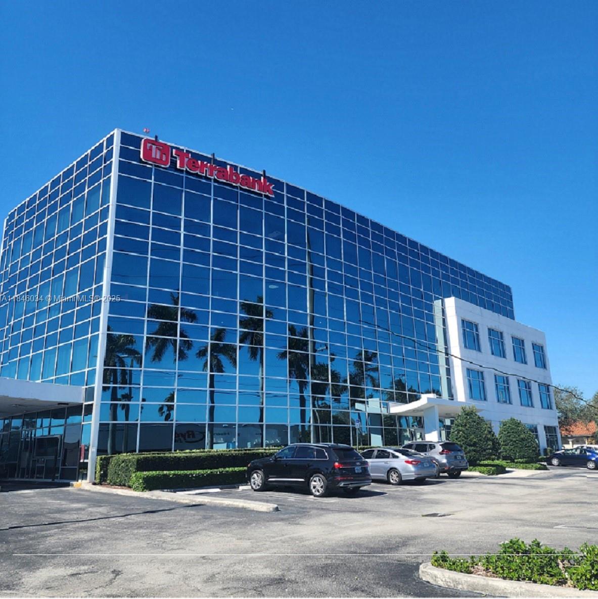 +/- 1,45 SF. Suit 208. Corner office suite located within a renovated building with great exposure and good parking. This unit has 2 private offices and open area. ADVERTISED RATE INCLUDE OPEX +/-$14 PER SF + $28.00 SF/YR.
*****TENAT OCCUPIED UNTIL OCTOBER 2025*****
