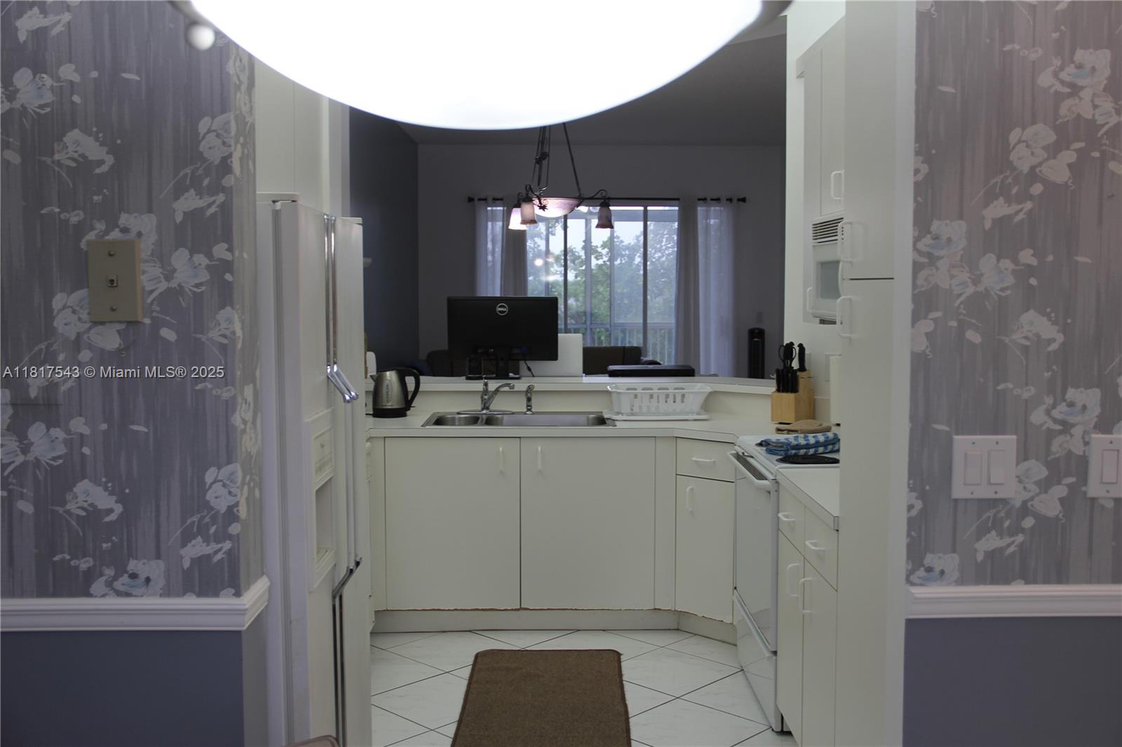 WELDON CONDOMINIUM - Residential