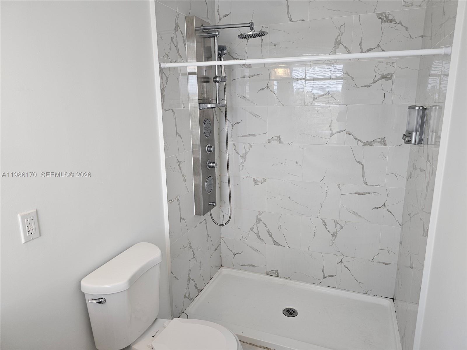 VITRAN AT NARANJA ESTATES - Residential Lease