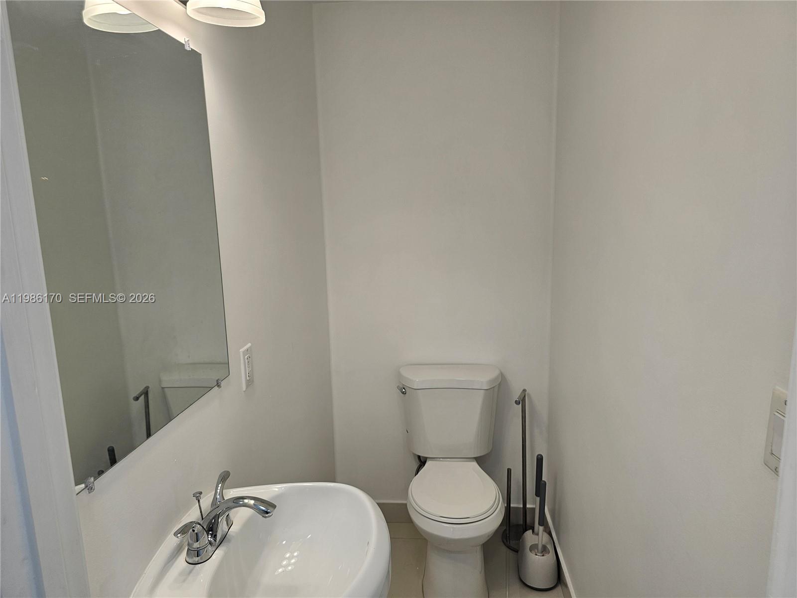 VITRAN AT NARANJA ESTATES - Residential Lease