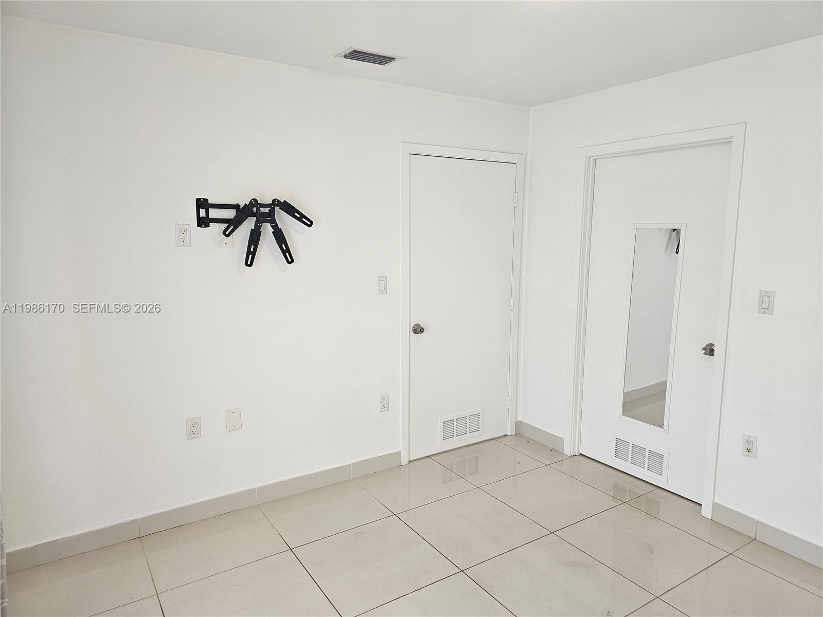 VITRAN AT NARANJA ESTATES - Residential Lease