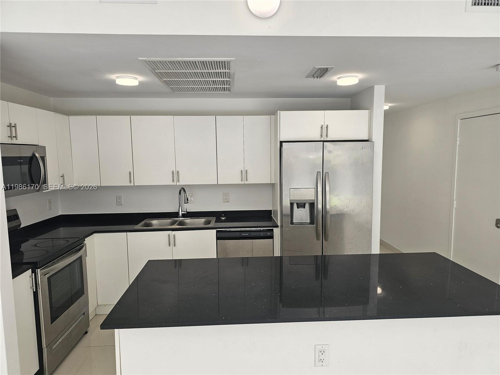 VITRAN AT NARANJA ESTATES - Residential Lease