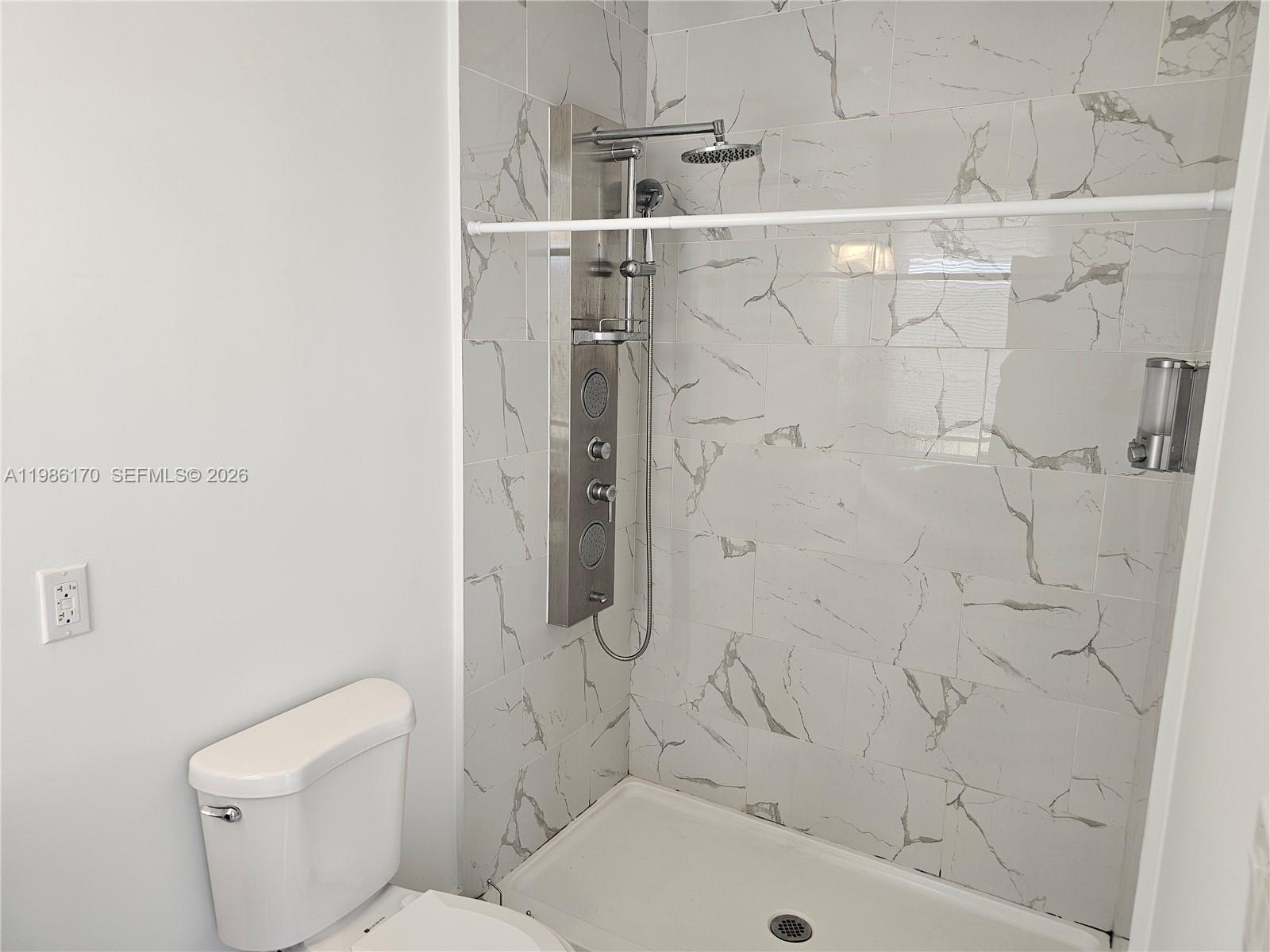 VITRAN AT NARANJA ESTATES - Residential Lease