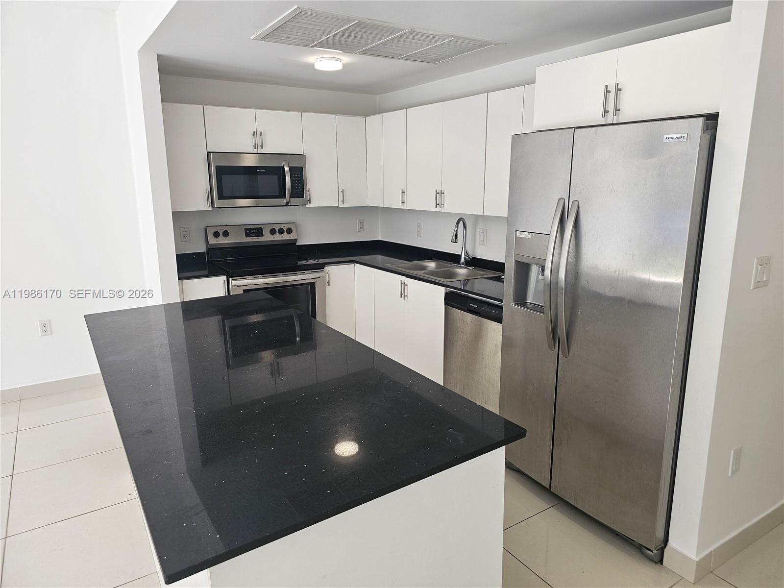 VITRAN AT NARANJA ESTATES - Residential Lease