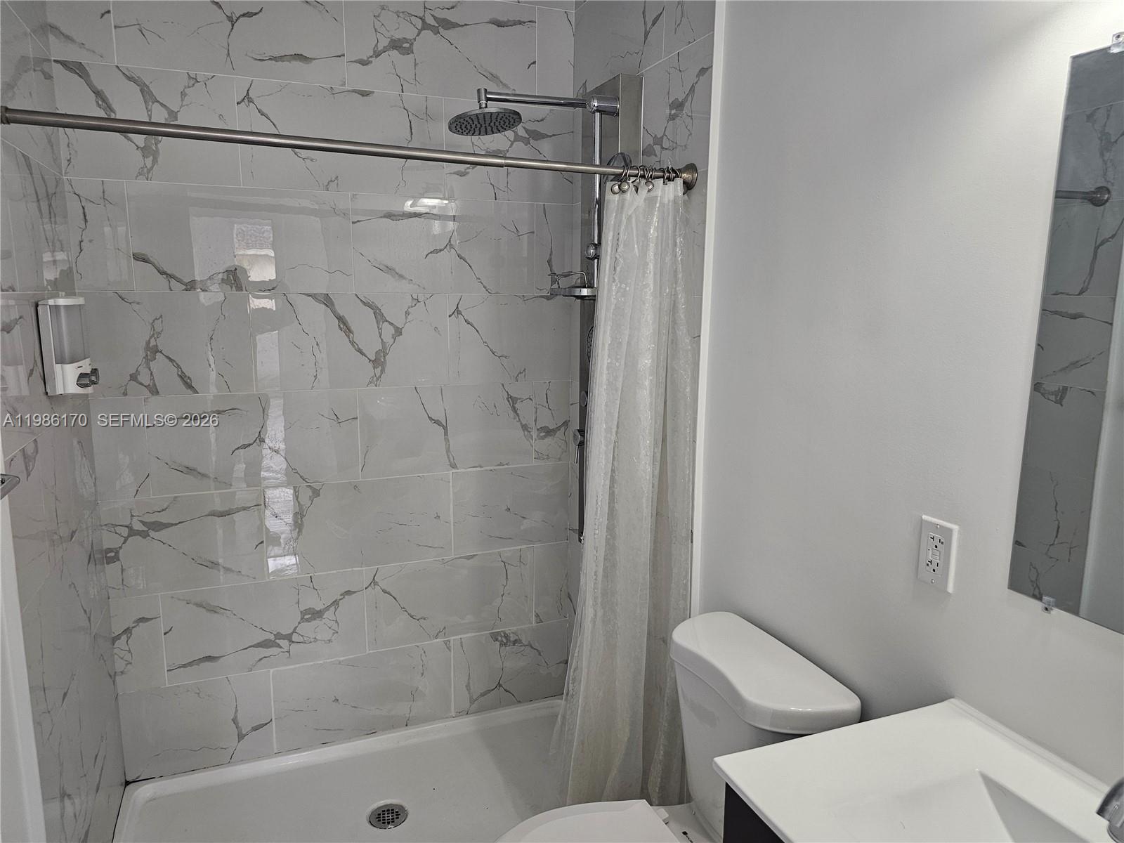 VITRAN AT NARANJA ESTATES - Residential Lease