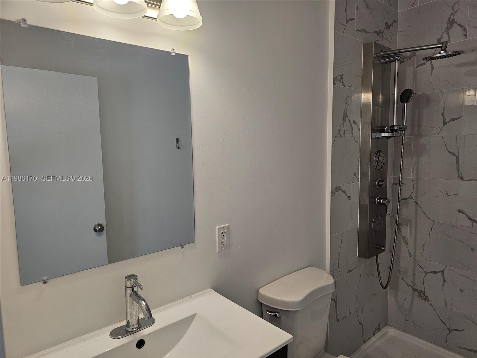 VITRAN AT NARANJA ESTATES - Residential Lease