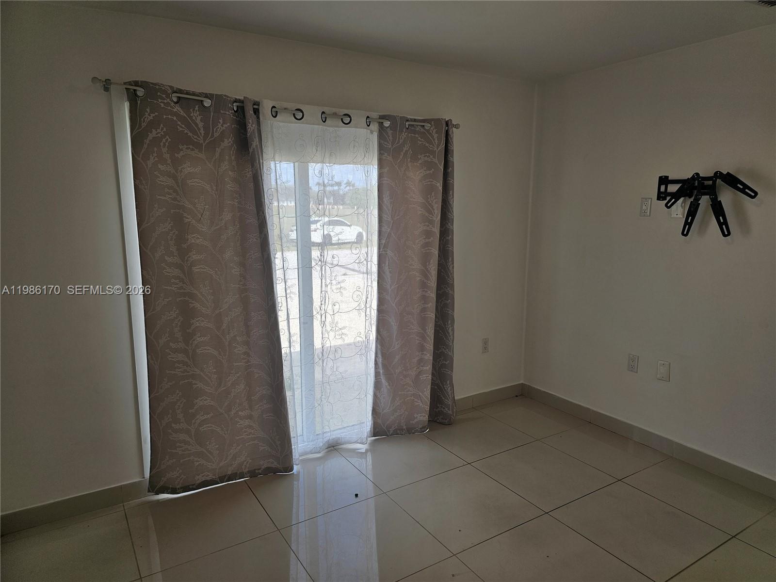 VITRAN AT NARANJA ESTATES - Residential Lease