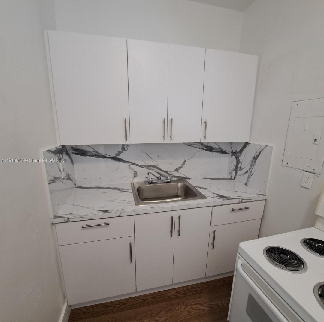 LAWRENCE ESTATES LAND COS - Residential Lease