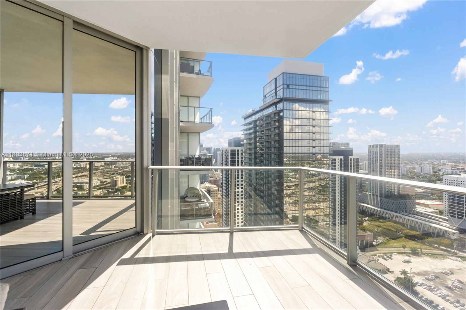 851 Ne 1st Ave 3906, Miami, Broward County, Florida - 1 Bedrooms  
2 Bathrooms - 
