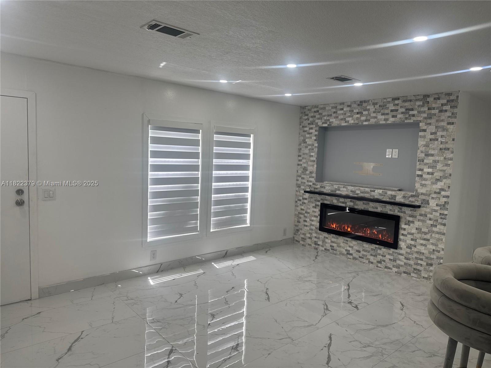 THE WOODLAND S/D - Residential Lease