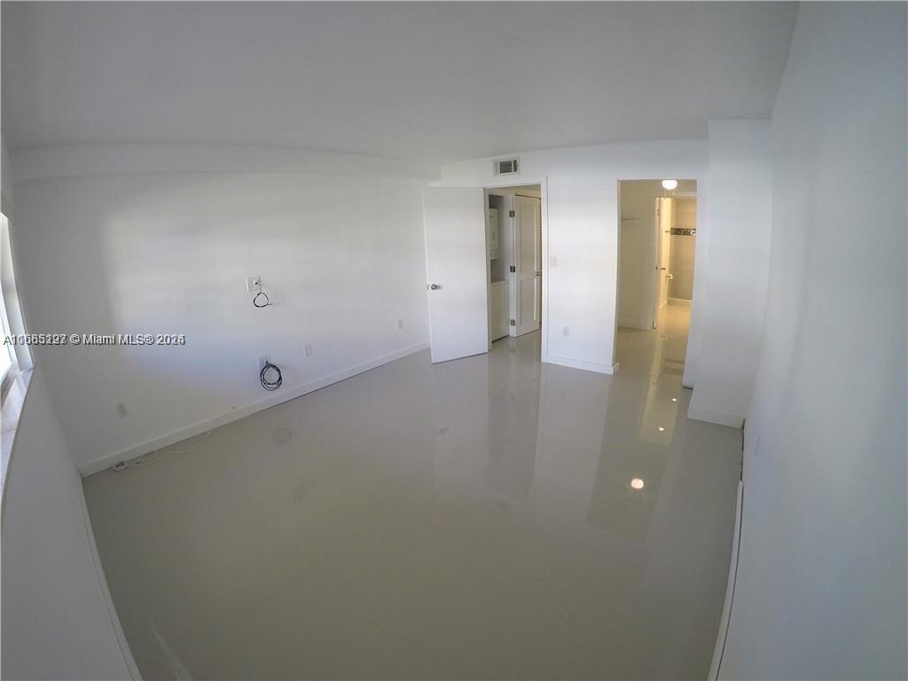 THE BEACH CLUB FONTAINEBL - Residential