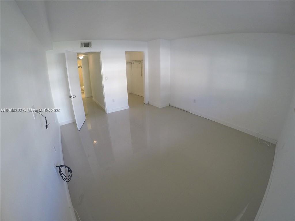 THE BEACH CLUB FONTAINEBL - Residential