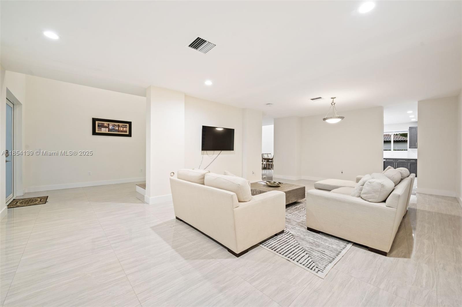 457 Lafayette Dr