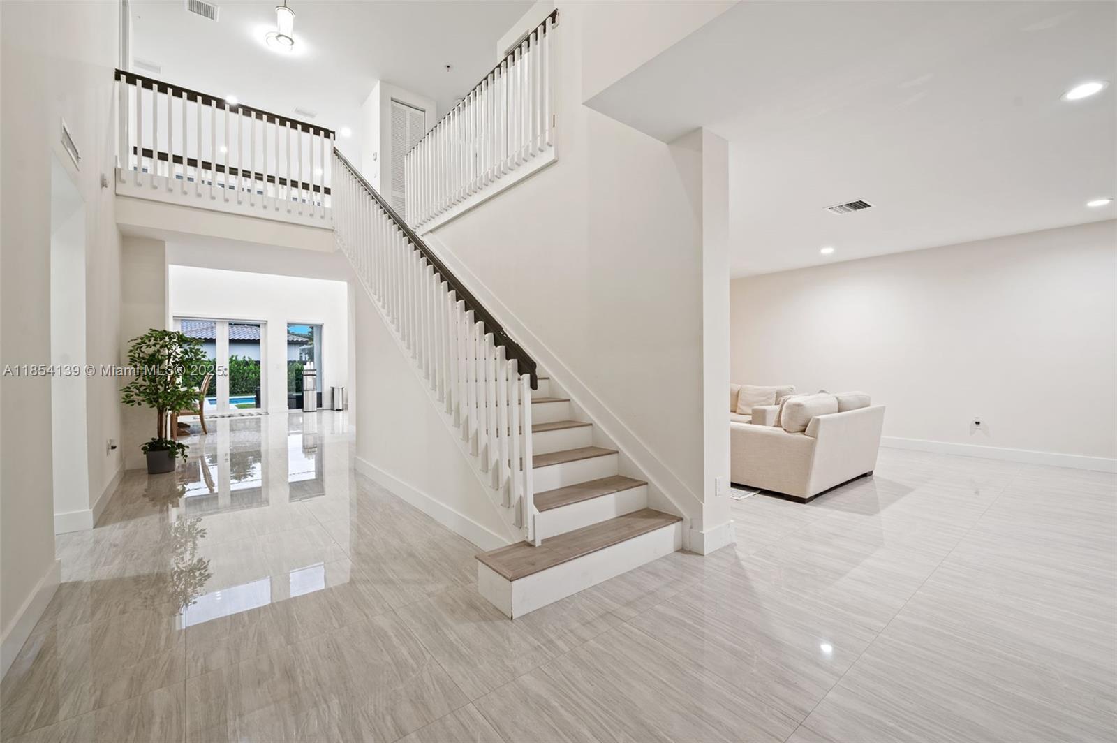 457 Lafayette Dr