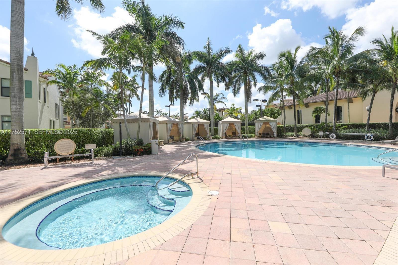 SAWGRASS LAKES - Residential