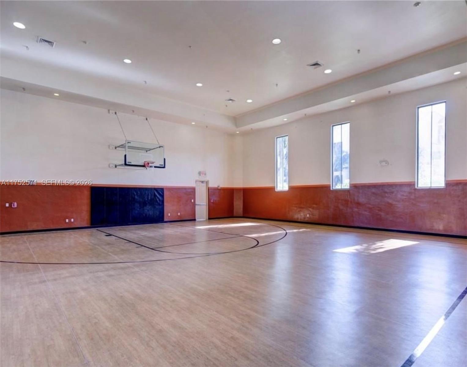 SAWGRASS LAKES - Residential