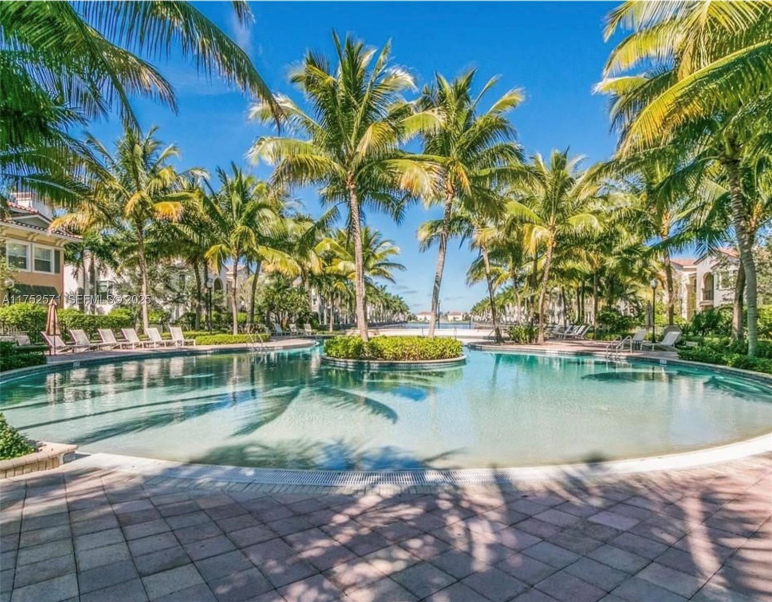 SAWGRASS LAKES - Residential