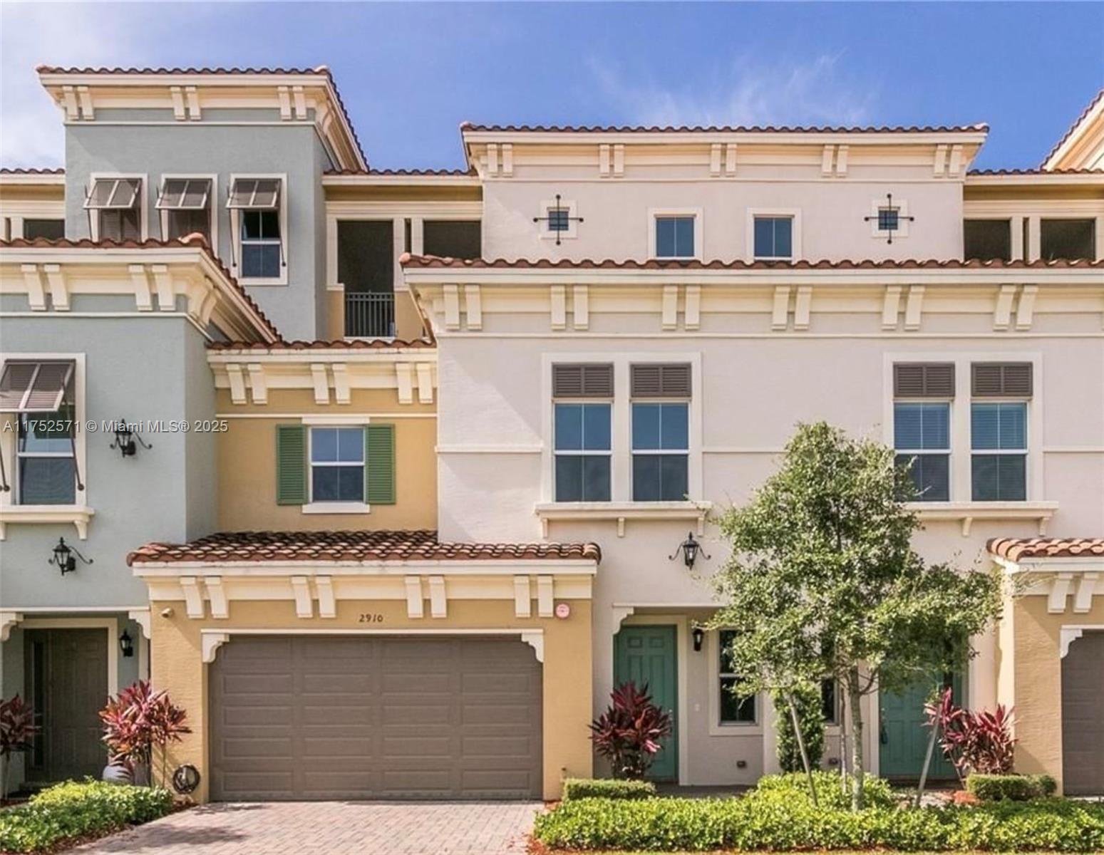 Property for Sale at 2910 Nw 124th Way 2910, Sunrise, Miami-Dade County, Florida - Bedrooms: 5 
Bathrooms: 4  - $799,000
