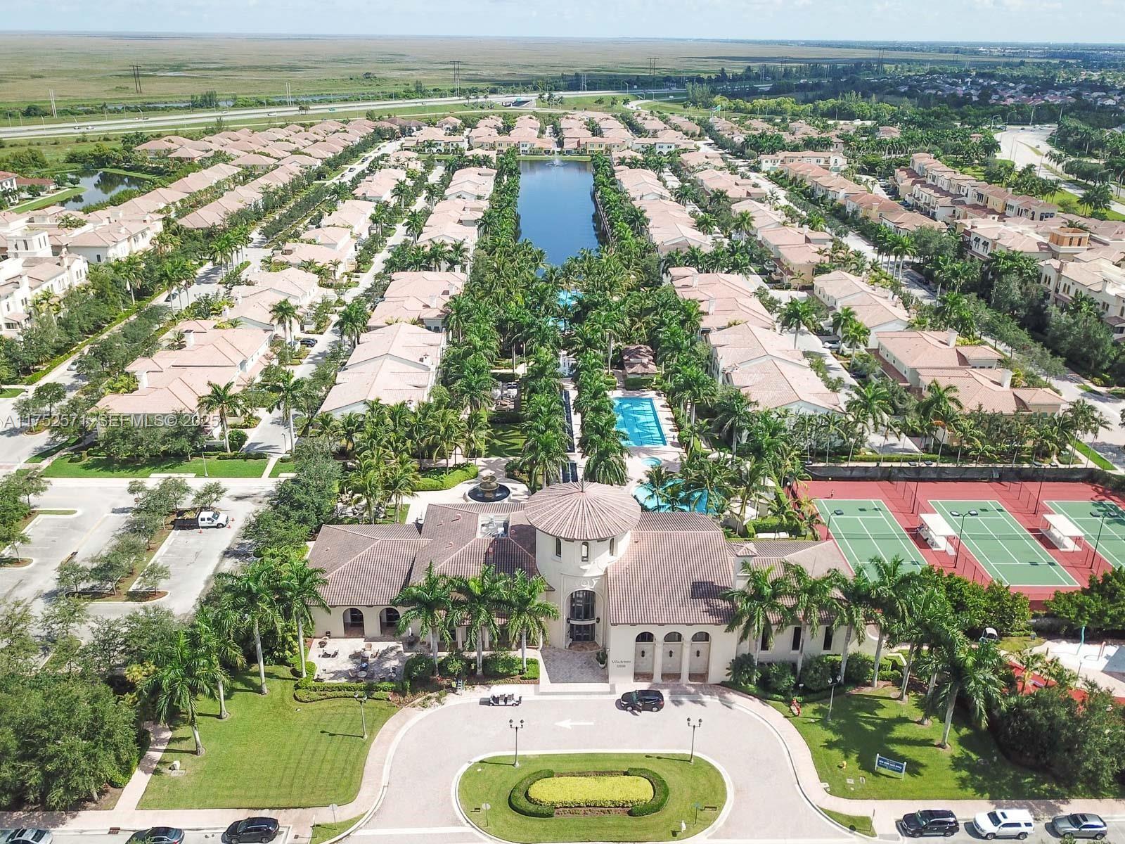 SAWGRASS LAKES - Residential